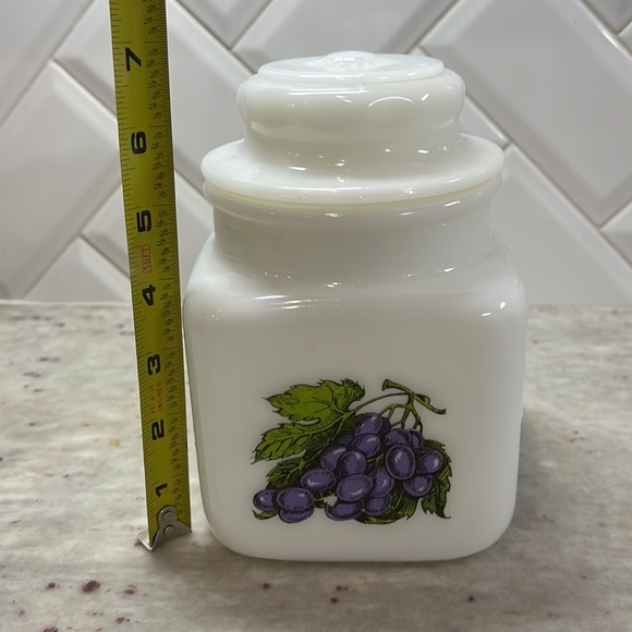 Milk glass container with Grapes vintage - Picture 6 of 7